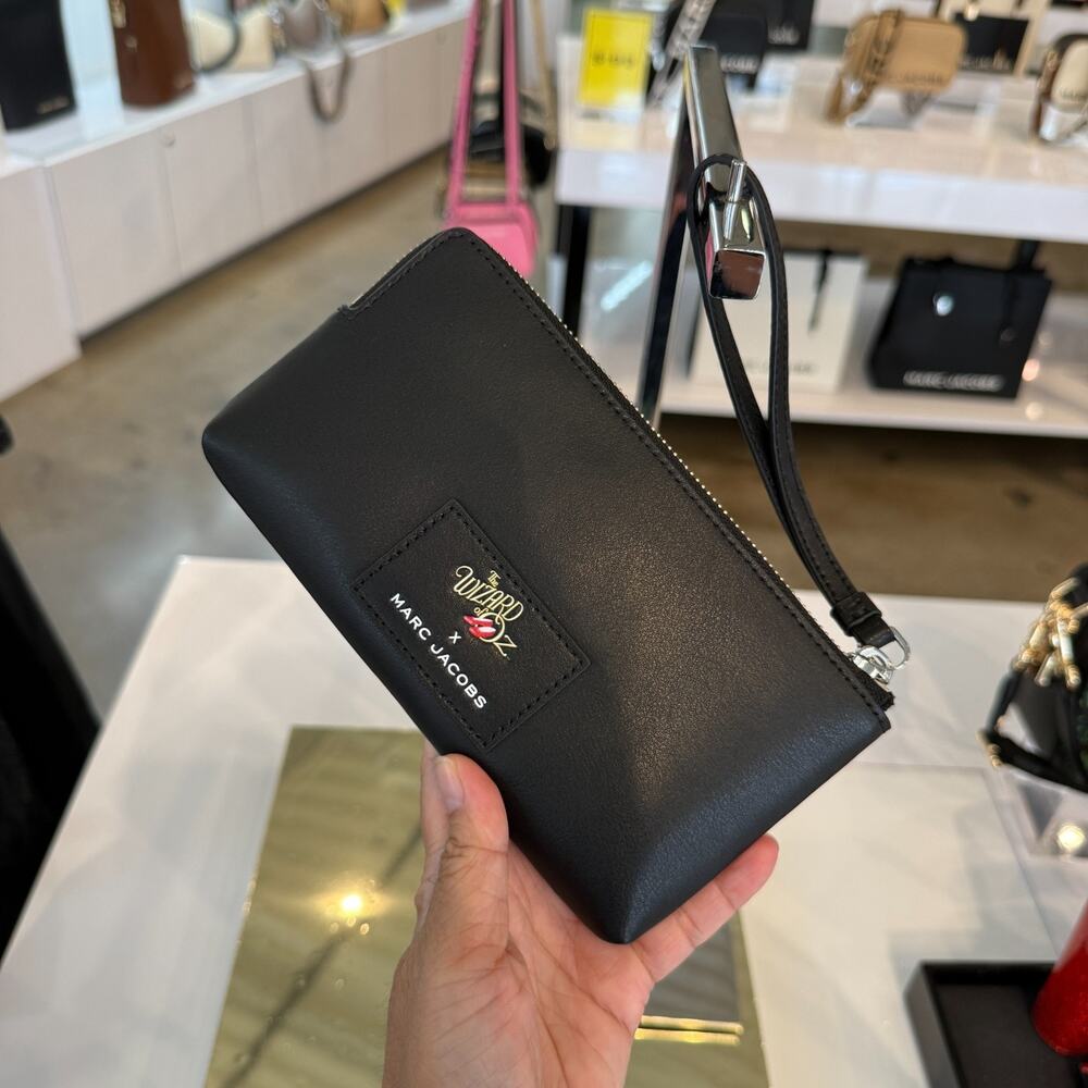 Limited‼️Marc Jacobs x ‘The Wizard of Oz’ Wristlet - Picture 2 of 4